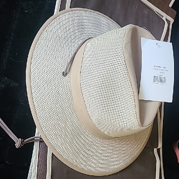 Orvis Tan and Cream Wide-Brimmed Sun Hat - Picture 1 of 6